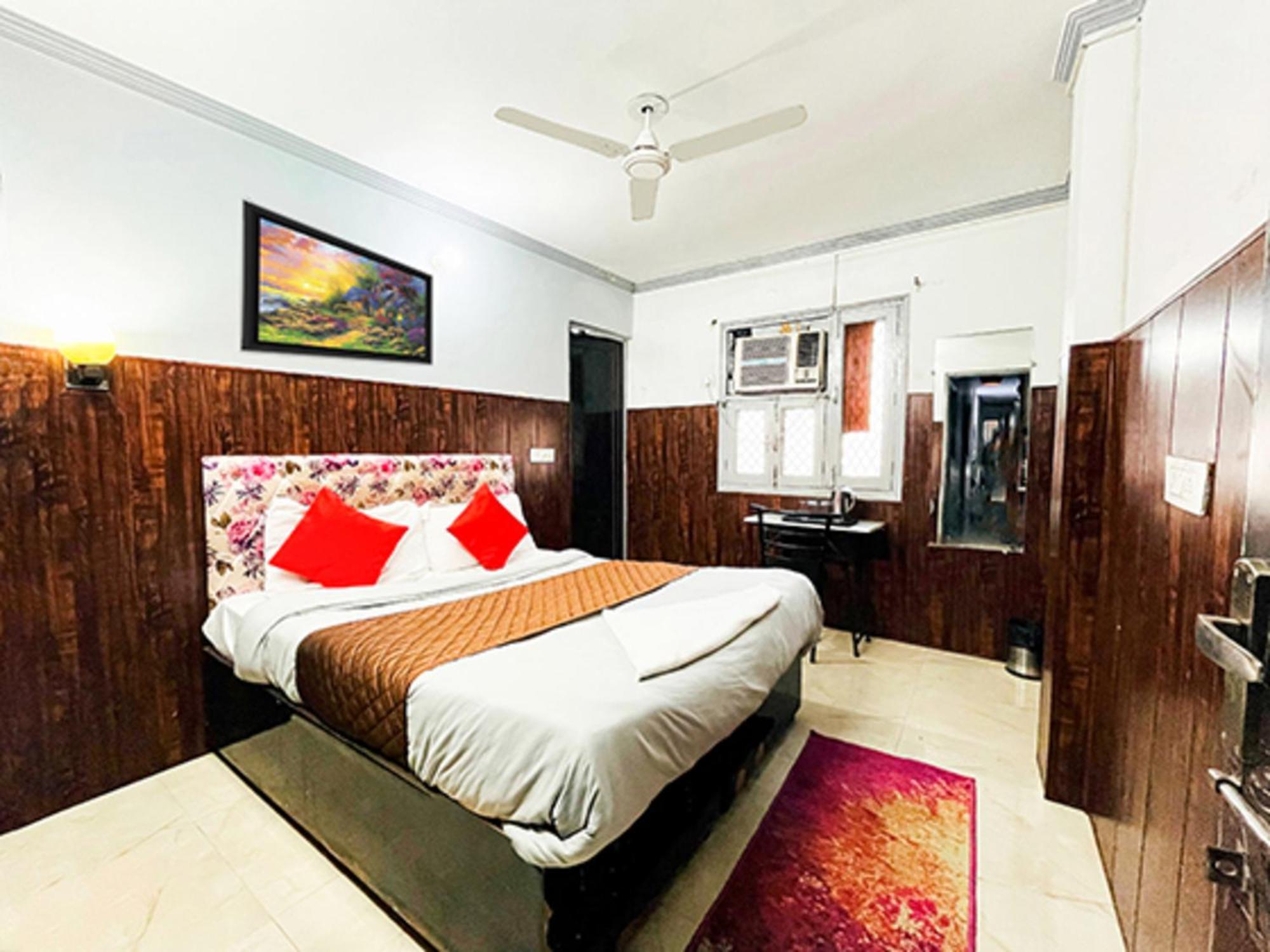 Hotel Commodo - Near Dhaula Kuan New Delhi Eksteriør bilde